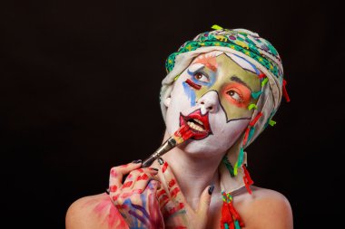 Yaratıcı, parlak makyaj. İlginç bir görüntü.