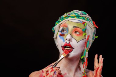 Yaratıcı, parlak makyaj. İlginç bir görüntü.