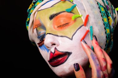 Yaratıcı, parlak makyaj. İlginç bir görüntü.