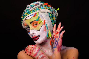 Yaratıcı, parlak makyaj. İlginç bir görüntü.