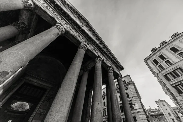 Rzym - 13 stycznia: Widok rzymskiego Panteonu na 13 stycznia 2016 w Rzym, Włochy. — Zdjęcie stockowe