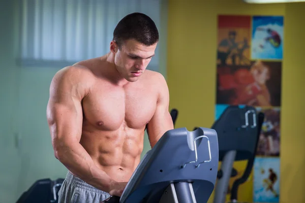 A man on a treadmill — Stock Photo, Image