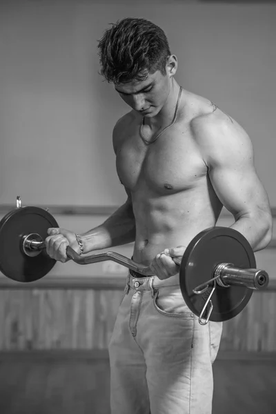 Handsome athletic man posing to the camera — Stock Photo, Image