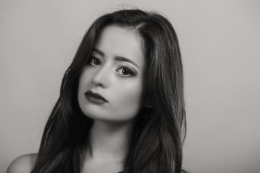 Güzel kız güzellik vurdu. Güzellik fotoğraf. Güzel kız yakın çekim yüz. Parlak makyaj.