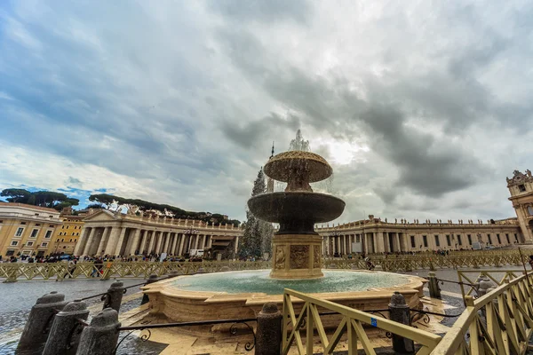 ROME - January 6: St. Peter's Square, ancient Rome 6, 2016 in Rome, Italy. — Stock Photo, Image