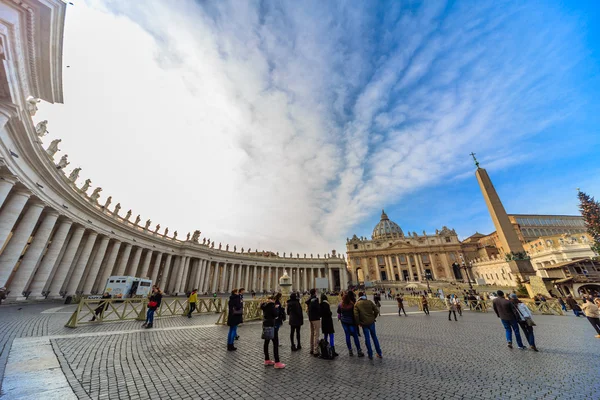 ROME - January 6: St. Peter's Square, ancient Rome 6, 2016 in Rome, Italy. — Stock Photo, Image