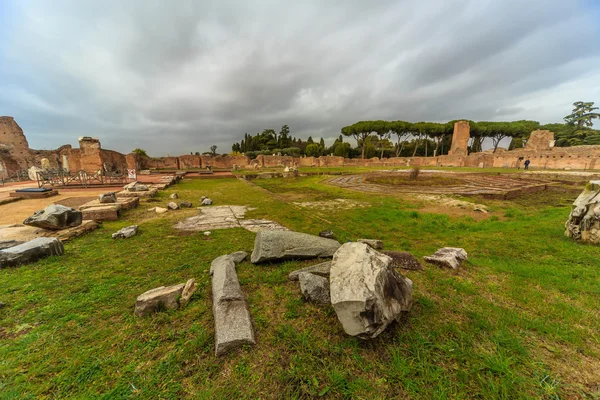Roma - 13 Ocak: Roma Forumu bir yükseklikten Roma, İtalya görünümü üzerinde 13 Ocak 2016.