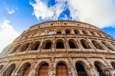 Roma - 10 Ocak: 10 Ocak 2016 yılında Coliseum dış Roma, İtalya.