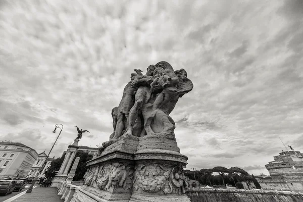 ROMA - 12 de janeiro: Bela vista do rio Tibre 12 de janeiro de 2016 em Roma, Itália . — Fotografia de Stock