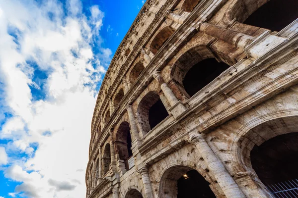 ROME - January 10: Coliseum exterior on January 10, 2016 in Rome, Italy. — Stock Photo, Image