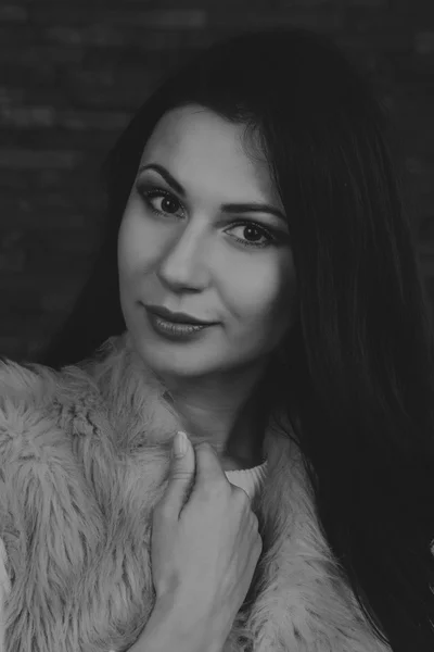 Beautiful, mysterious, cute brunette on a dark background. Black and white photo Beautiful mysterious brunette. — Stock Photo, Image