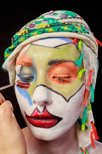 Trucco d'Arte. Bella donna ritratto con make-up, primo piano — Foto Stock