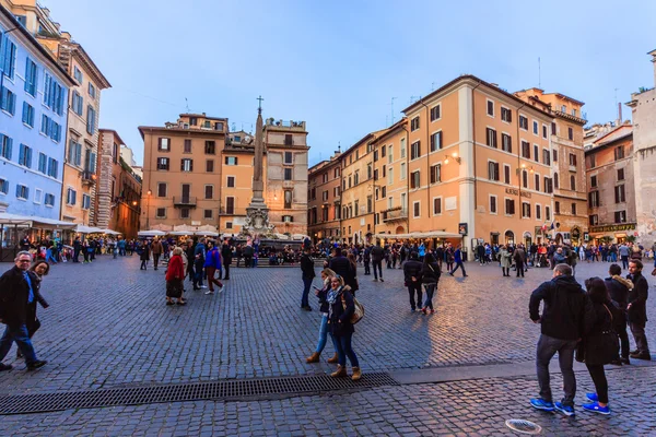 ローマ - 1 月 6 日: ローマの通り古代ローマ 6、2016 年までにローマ, イタリア. — ストック写真