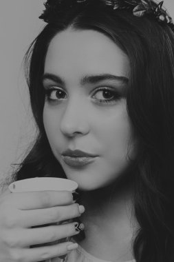 Güzel saç siyah beyaz portre kadınla
