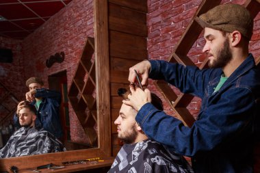 Kuaför tarak istemci Berber Dükkanı