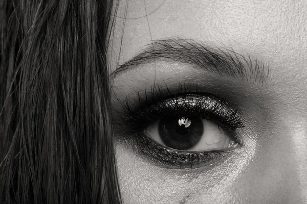 Beautiful female eye. Black and white photography — Stock Photo, Image