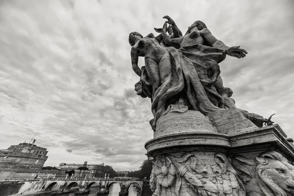 ROME - January 12: Nice view of the river Tiber January 12, 2016 in Rome, Italy. — Stock Photo, Image