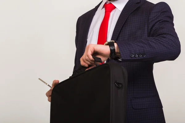 Jovem homem de negócios elegante em um terno de negócios . — Fotografia de Stock