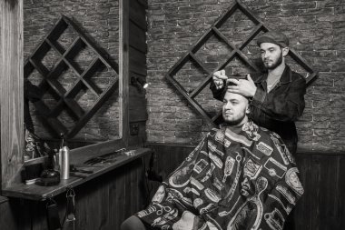 Temizleme kafası berber dükkanı. Baş berber temizlik. Baş istemci yıkama berber. Salonların baş istemciye yıkama.