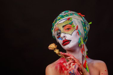 Yaratıcı, parlak makyaj. İlginç bir görüntü.