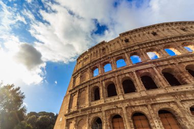 Roma - 10 Ocak: 10 Ocak 2016 yılında Coliseum dış Roma, İtalya.