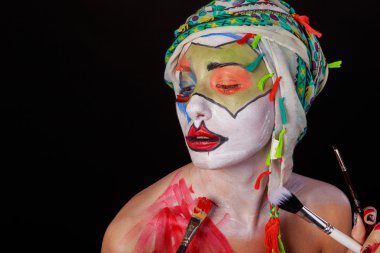 Sanat makyaj. Güzel kadın portre makyajlı, yakın çekim