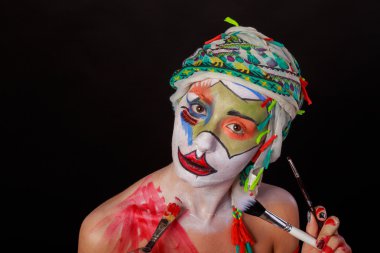 Sanat makyaj. Güzel kadın portre makyajlı, yakın çekim