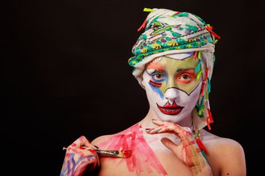 Sanat makyaj. Güzel kadın portre makyajlı, yakın çekim