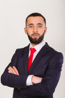 İş takım elbiseli genç şık işadamı.