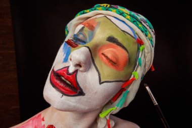 Sanat makyaj. Güzel kadın portre makyajlı, yakın çekim