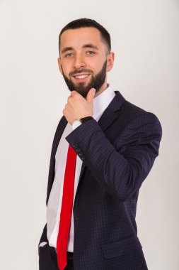 İş takım elbiseli genç şık işadamı.