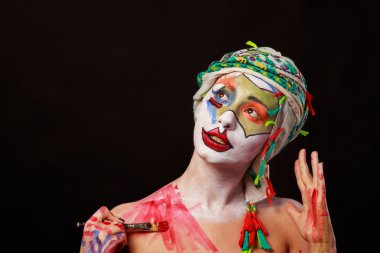 Sanat makyaj. Güzel kadın portre makyajlı, yakın çekim