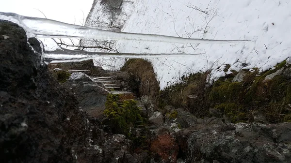 Bonita paisagem de inverno, a terra está coberta de gelo — Fotografia de Stock