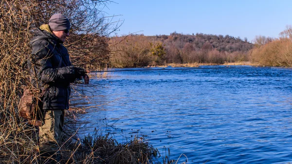 Fisherman on the river bank — Stock Photo, Image