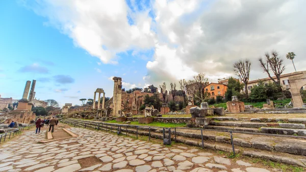 Rom - 13 januari: Utsikt över Forum Romanum på 13 januari 2016 i Rom, Italien. — Stockfoto