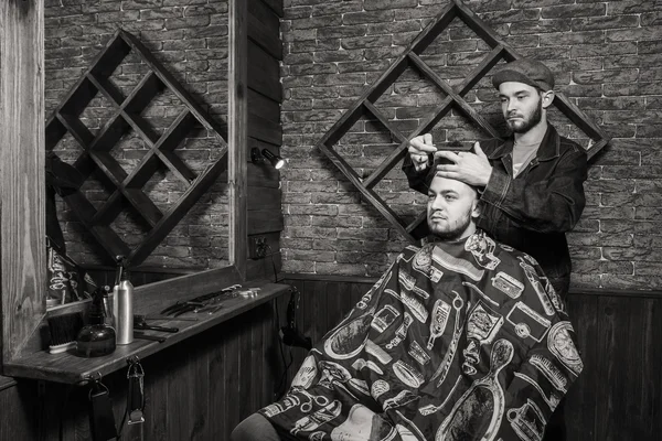 Temizleme kafası berber dükkanı. Baş berber temizlik. Baş istemci yıkama berber. Salonların baş istemciye yıkama.