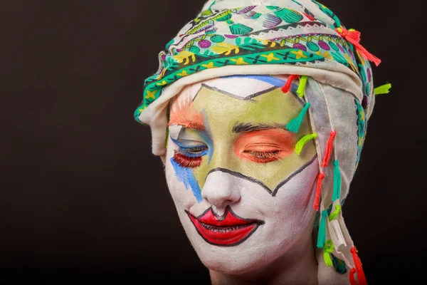 Yaratıcı, parlak makyaj. İlginç bir görüntü.