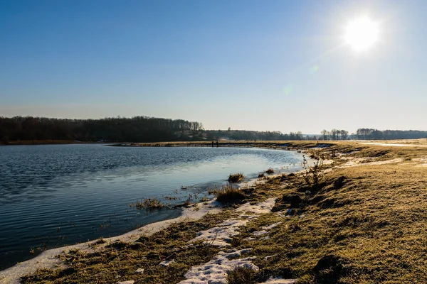 Hermoso amanecer de invierno en el río —  Fotos de Stock