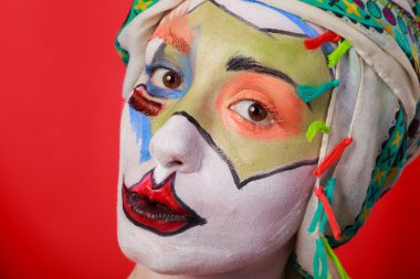 Sanat makyaj. Güzel kadın portre makyajlı, yakın çekim