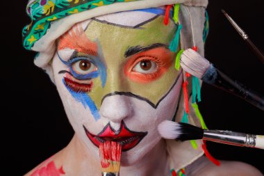 Sanat makyaj. Güzel kadın portre makyajlı, yakın çekim