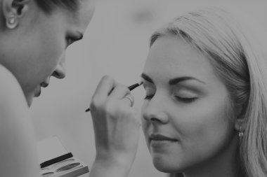 Kalıcı makyaj açık havada üzerinde çalışmak.