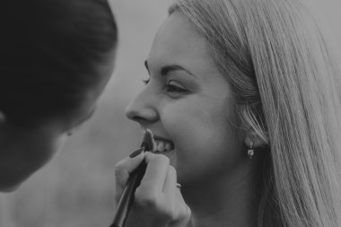 Kalıcı makyaj açık havada üzerinde çalışmak.