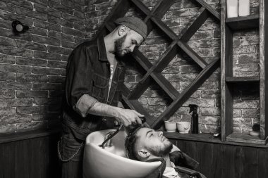 Temizleme kafası berber dükkanı. Baş berber temizlik. Baş istemci yıkama berber. Salonların baş istemciye yıkama.