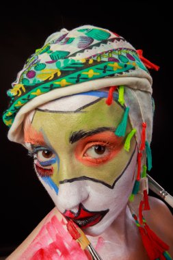 Sanat makyaj. Güzel kadın portre makyajlı, yakın çekim