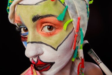 Sanat makyaj. Güzel kadın portre makyajlı, yakın çekim