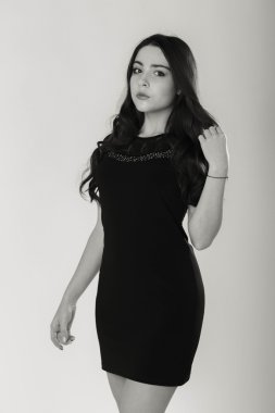 Güzel saç siyah beyaz portre kadınla