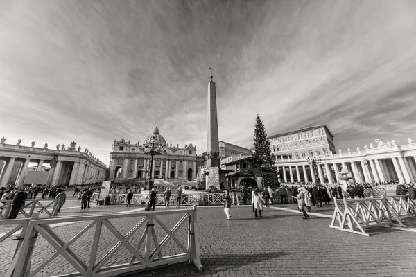 ROME - January 6: St. Peter's Square, ancient Rome 6, 2016 in Rome, Italy. — Stock Photo, Image