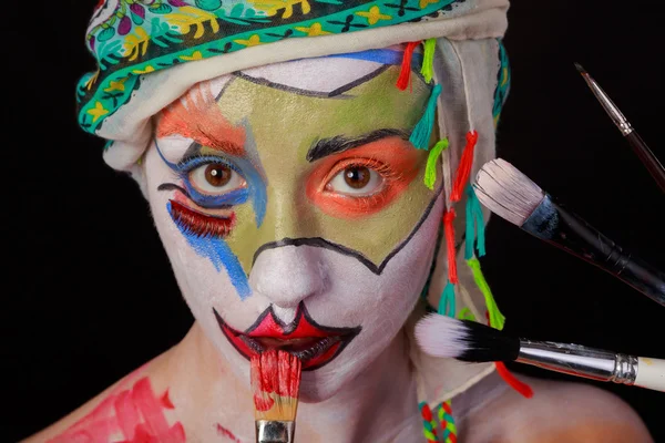 Sanat makyaj. Güzel kadın portre makyajlı, yakın çekim