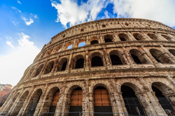 ROME - 10 janvier : Colisée extérieure le 10 janvier 2016 à Rome, Italie . — Photo