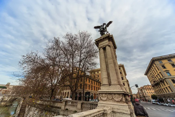 ROMA - 12 de enero: Bonita vista del río Tíber 12 de enero de 2016 en Roma, Italia . —  Fotos de Stock